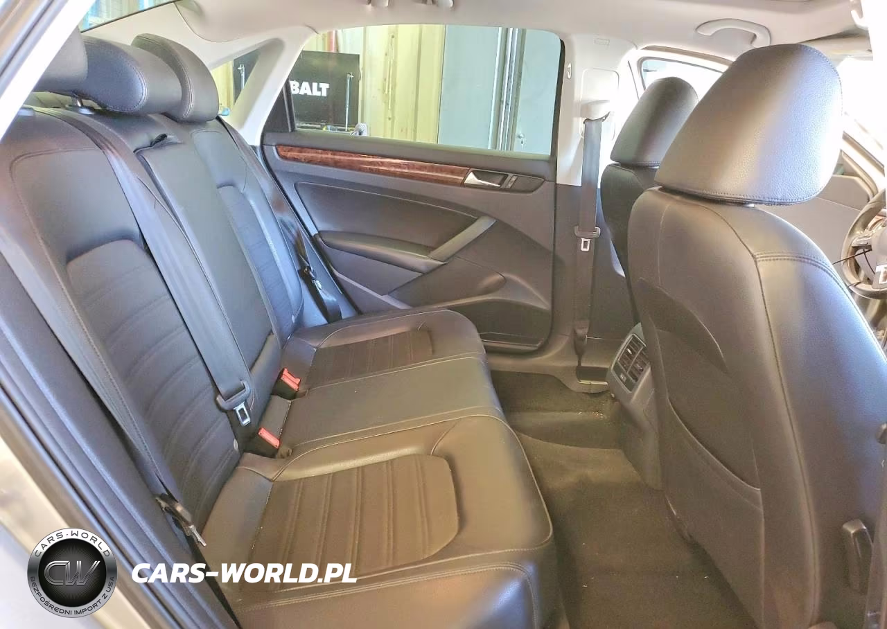 2013 Volkswagen Passat Sel VIN:1VWCH7A33DC004570 - 10