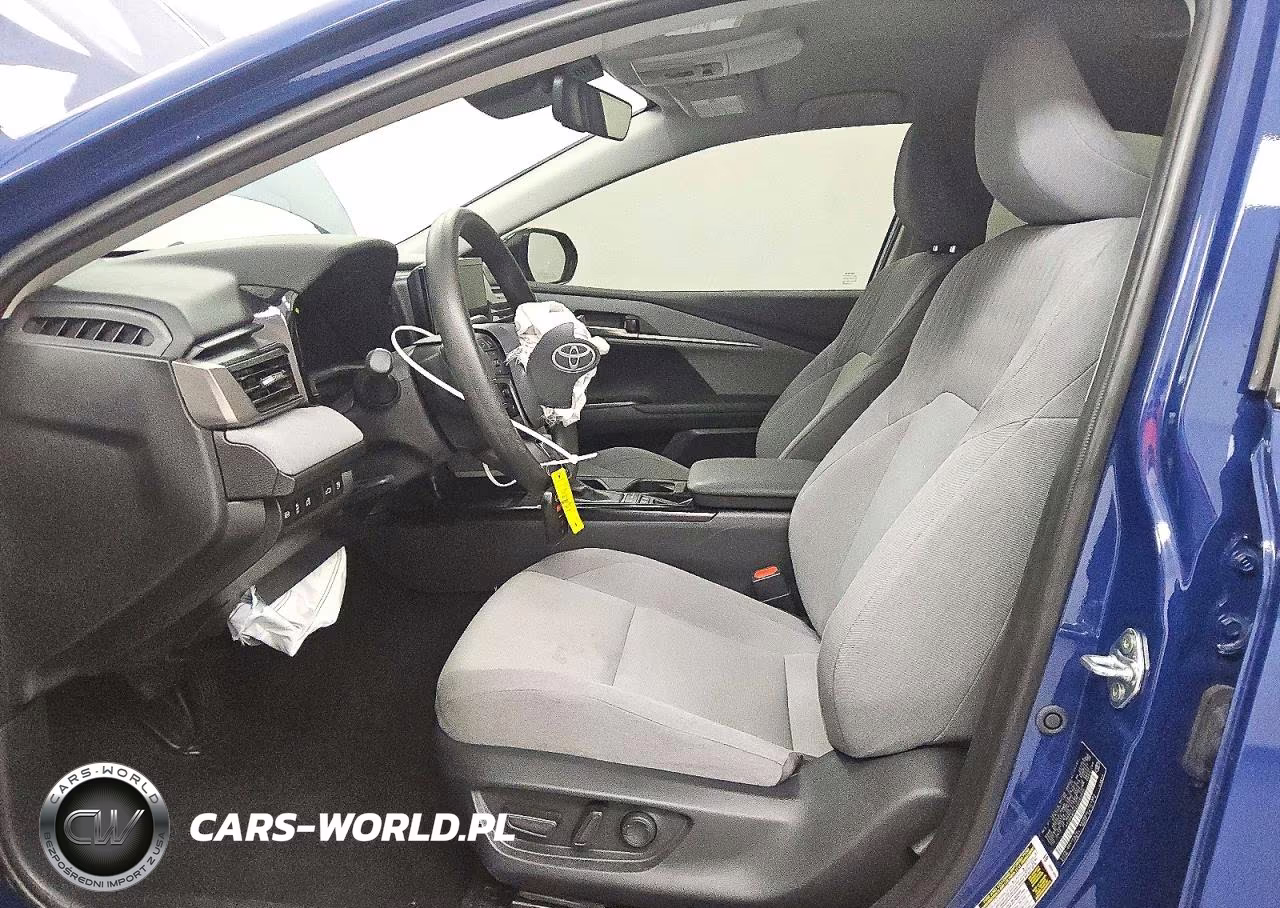 2025 Toyota Camry Le VIN:4T1DAACK2SU102554 - 7