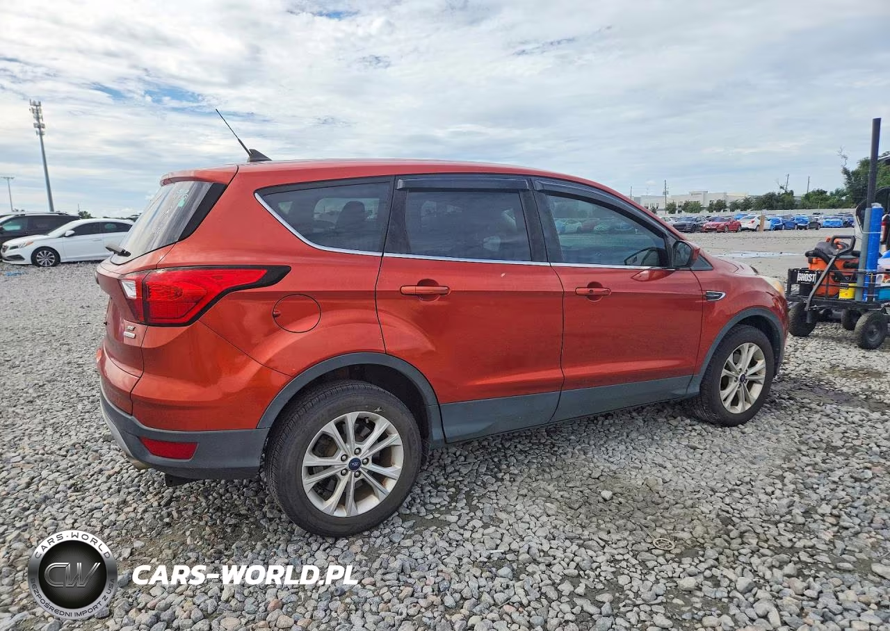 2019 Ford Escape Se VIN:1FMCU0GD2KUA15990 - 3