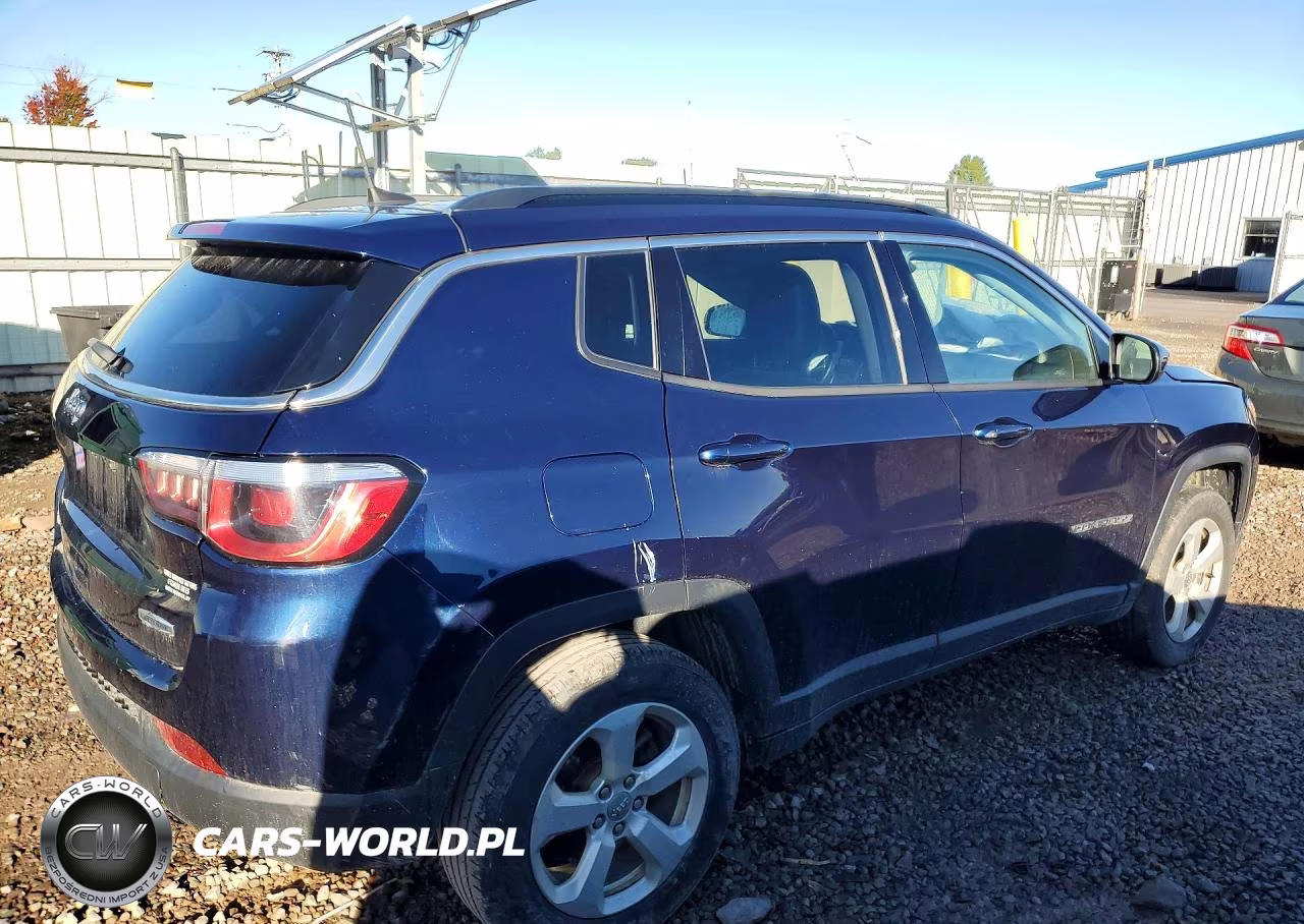 2018 Jeep Compass Latitude VIN:3C4NJDBB1JT261697 - 3