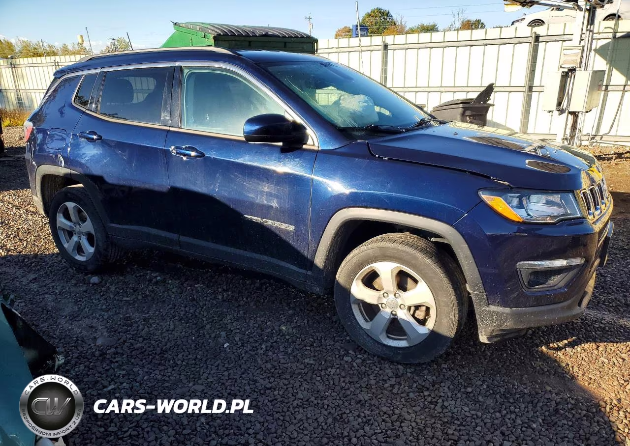 2018 Jeep Compass Latitude VIN:3C4NJDBB1JT261697 - 4