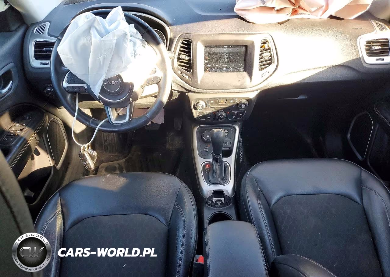 2018 Jeep Compass Latitude VIN:3C4NJDBB1JT261697 - 8