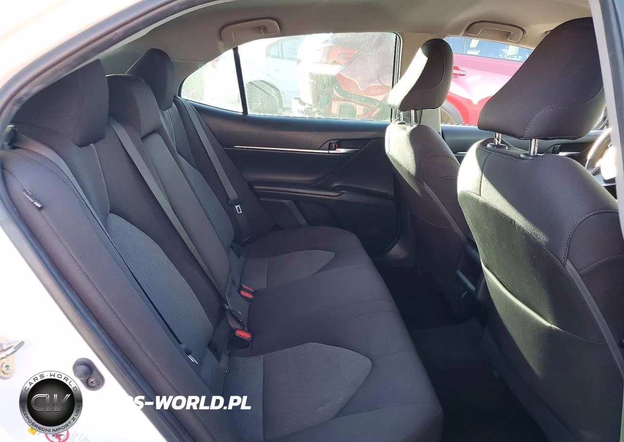 2018 Toyota Camry Le VIN:4T1B11HKXJU620720 - 10