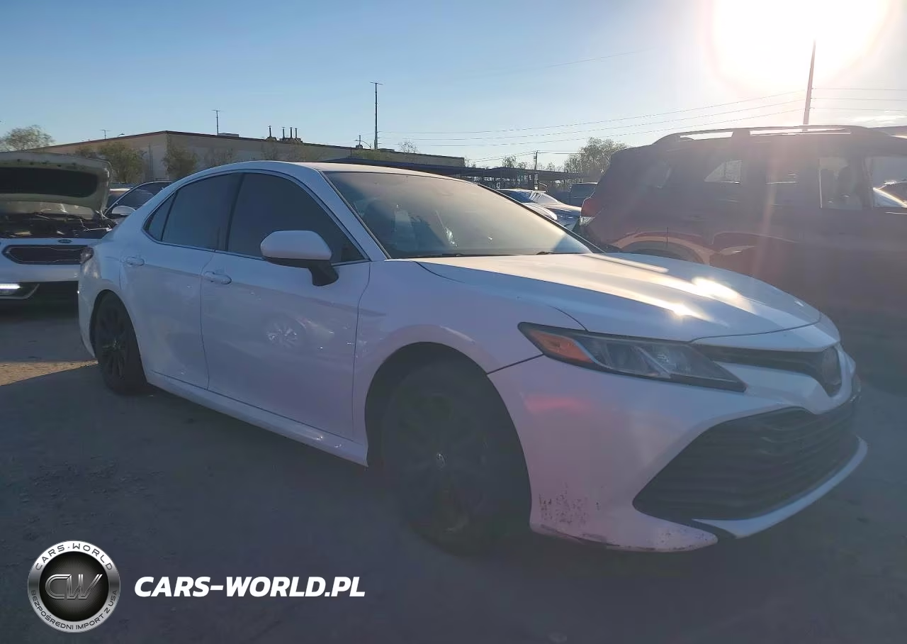 2018 Toyota Camry Le VIN:4T1B11HKXJU620720 - 4