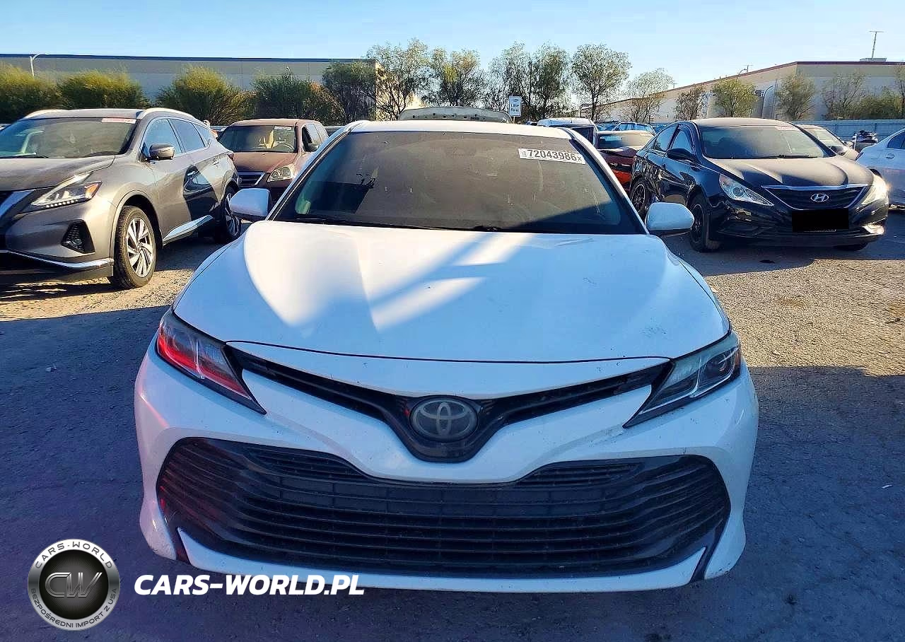 2018 Toyota Camry Le VIN:4T1B11HKXJU620720 - 5
