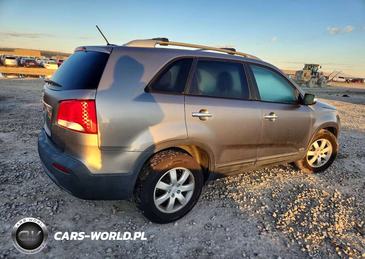 2011 Kia Sorento Lx VIN:5XYKTDA17BG148304 - 3