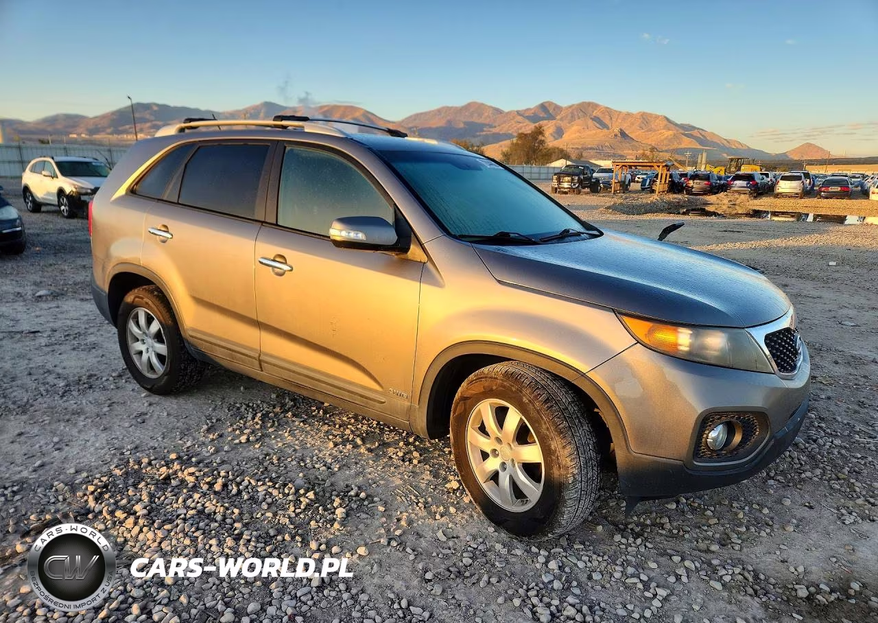 2011 Kia Sorento Lx VIN:5XYKTDA17BG148304 - 4