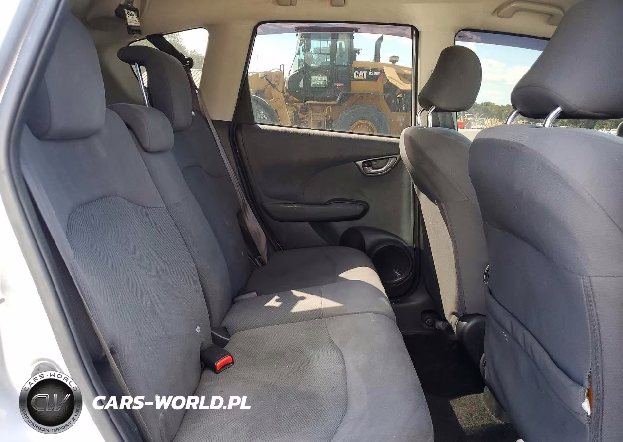 2013 Honda Fit VIN:JHMGE8H35DC042485 - 10