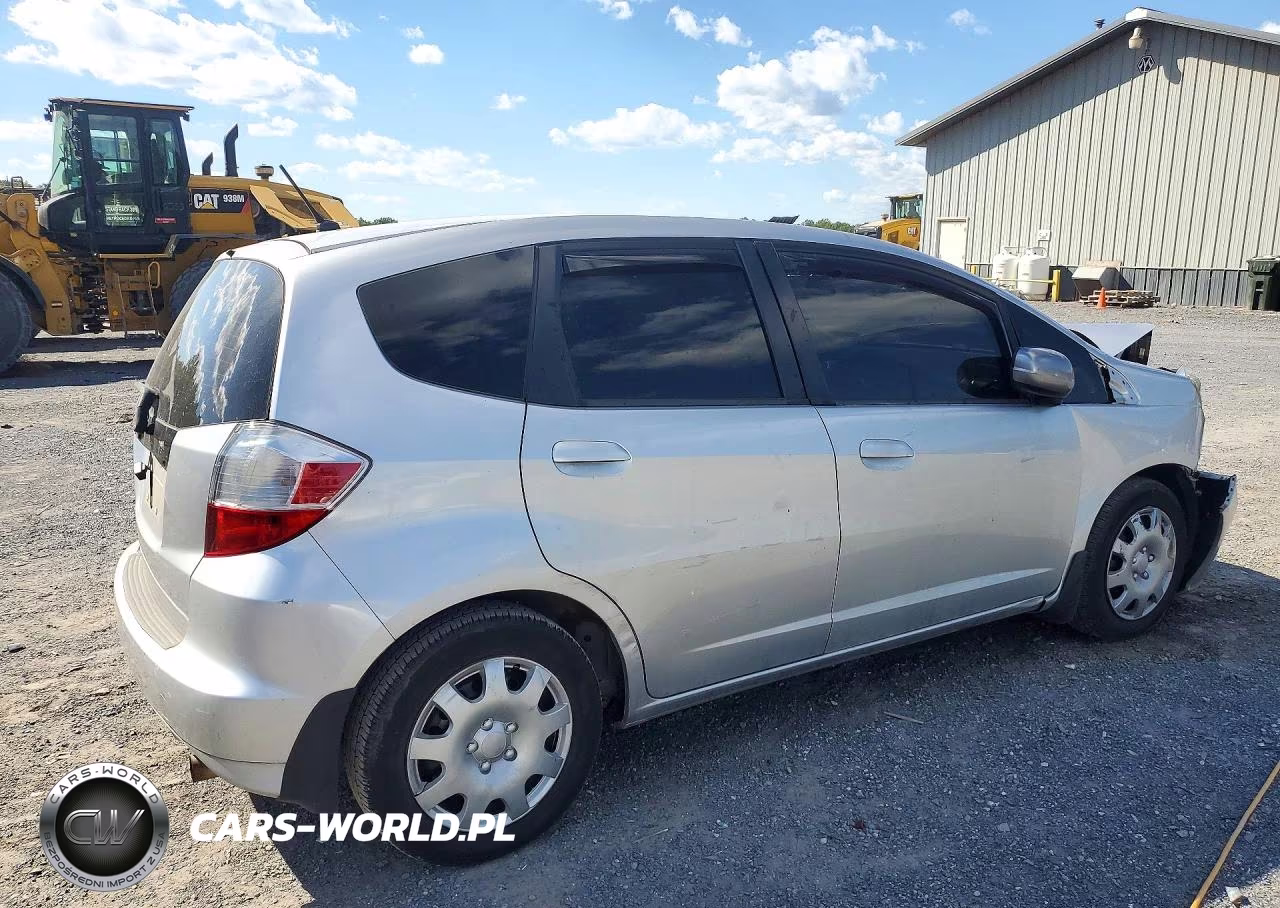 2013 Honda Fit VIN:JHMGE8H35DC042485 - 3