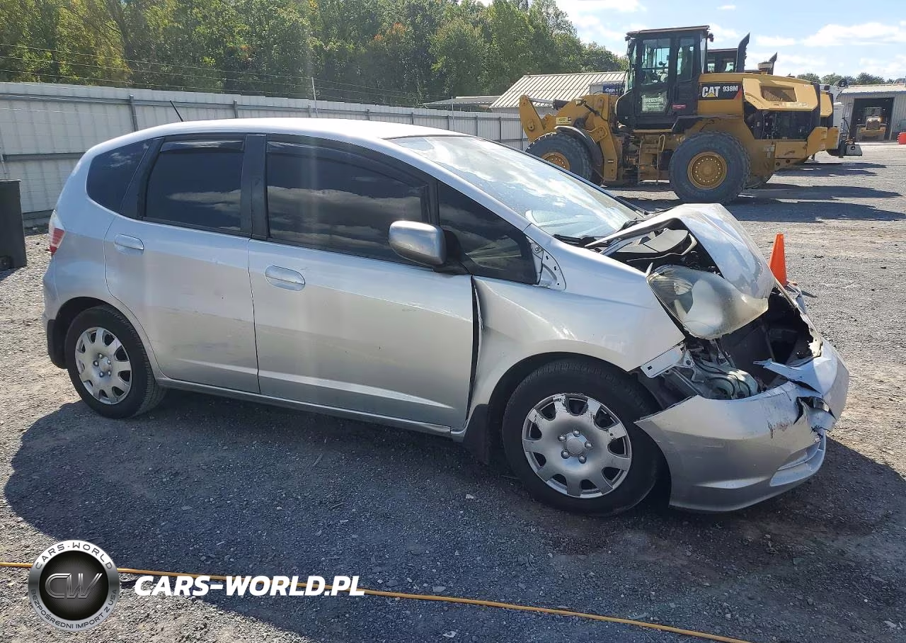 2013 Honda Fit VIN:JHMGE8H35DC042485 - 4