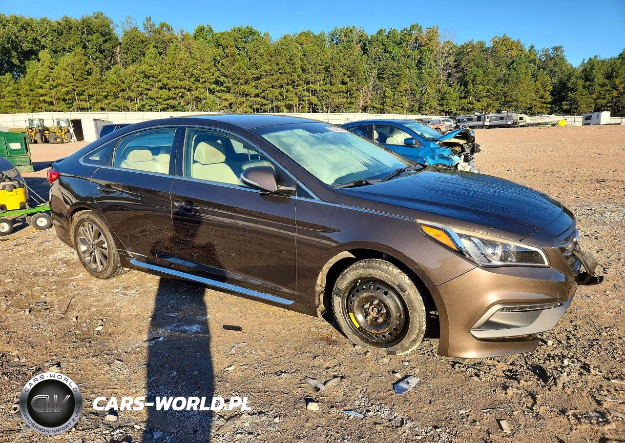 2016 Hyundai Sonata Sport VIN:5NPE34AF9GH328893 - 4