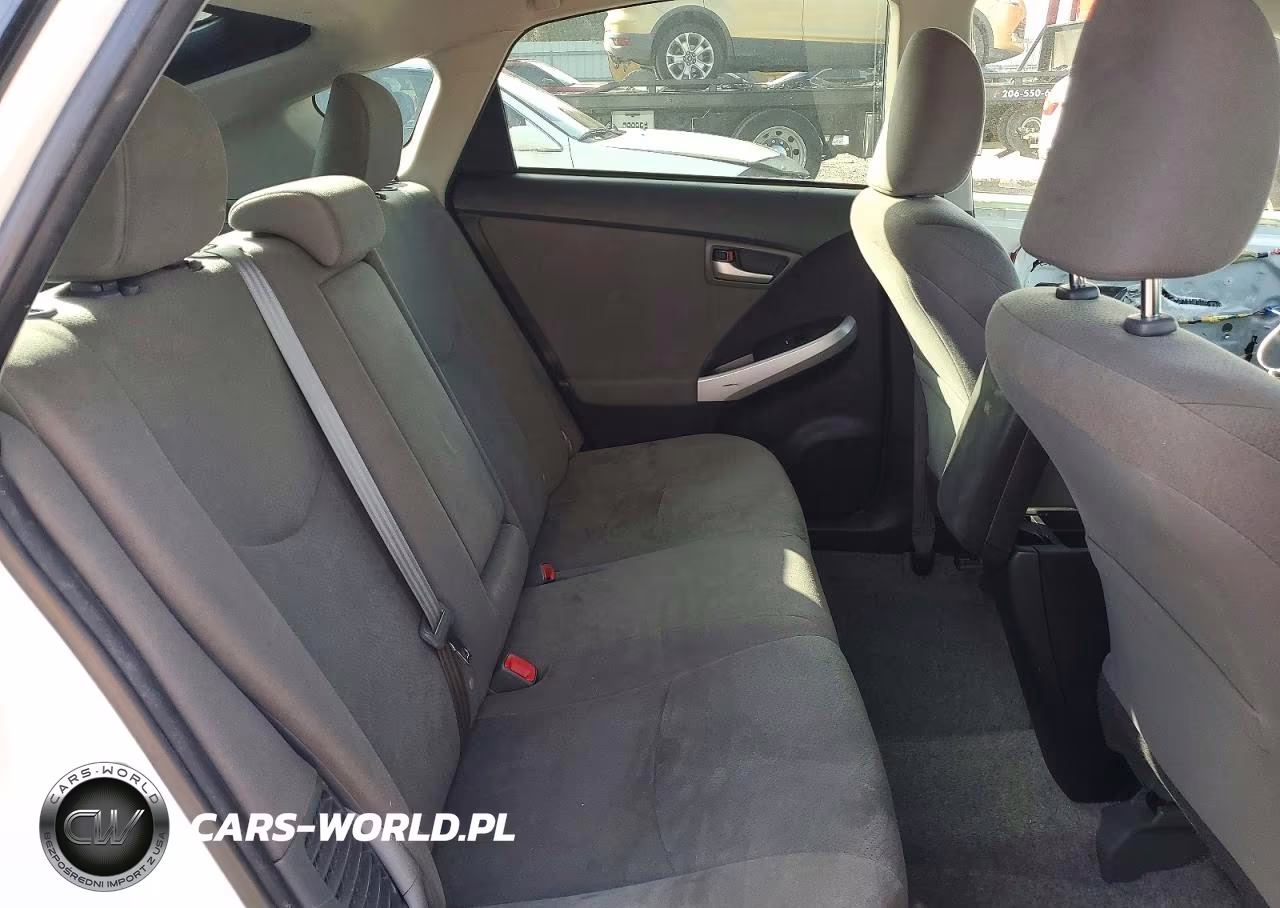 2015 Toyota Prius Two VIN:JTDKN3DU7F0406410 - 11