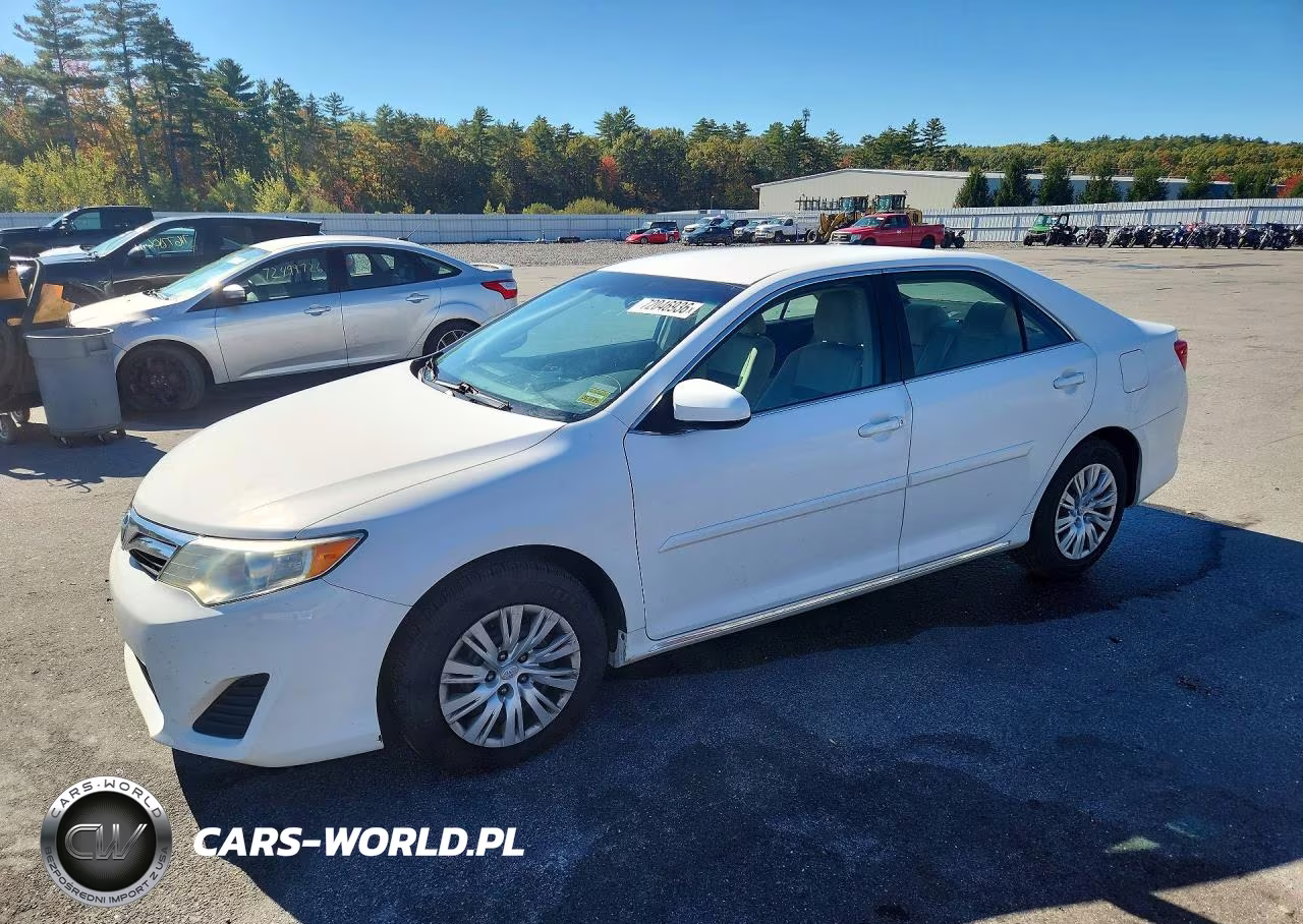 2013 Toyota Camry Le – zdjęcie 1 z 12