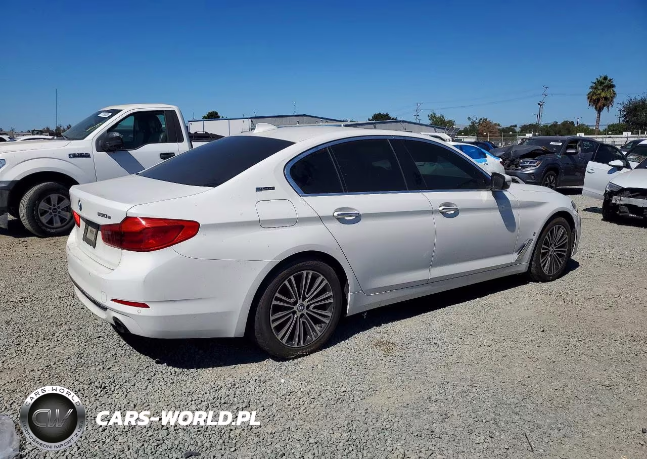 2018 BMW 530E VIN:WBAJA9C58JB252403 - 3