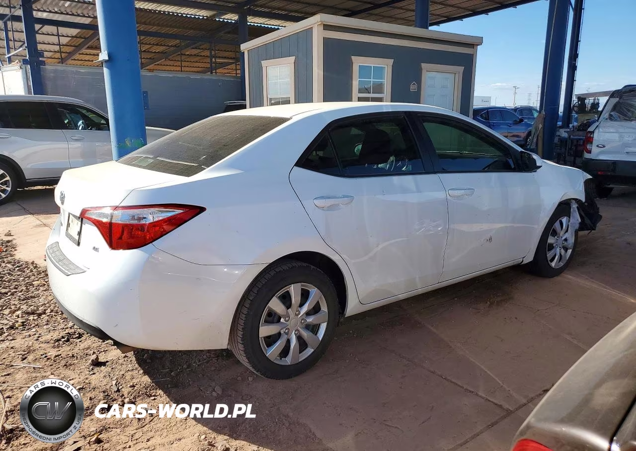 2015 Toyota Corolla Le VIN:5YFBURHE4FP346889 - 3