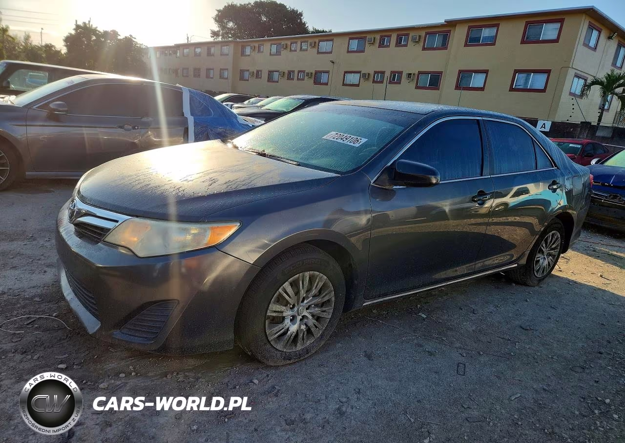 2012 Toyota Camry Le – zdjęcie 1 z 12