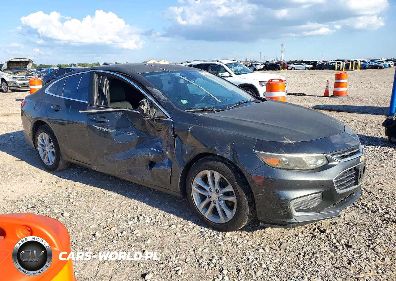 2017 Chevrolet Malibu Lt VIN:1G1ZE5ST4HF220952 - 4
