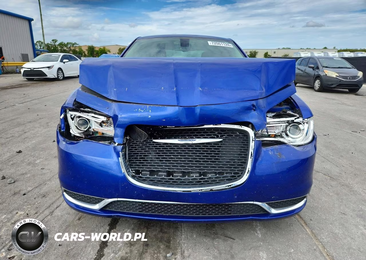 2019 Chrysler 300 Touring VIN:2C3CCAAGXKH561444 - 5