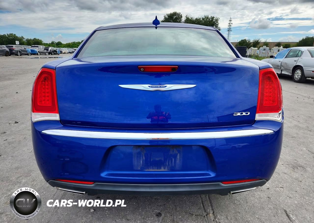 2019 Chrysler 300 Touring VIN:2C3CCAAGXKH561444 - 6