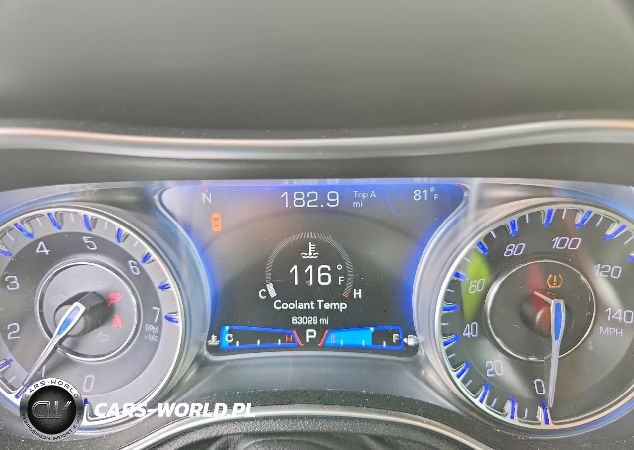 2019 Chrysler 300 Touring VIN:2C3CCAAGXKH561444 - 9