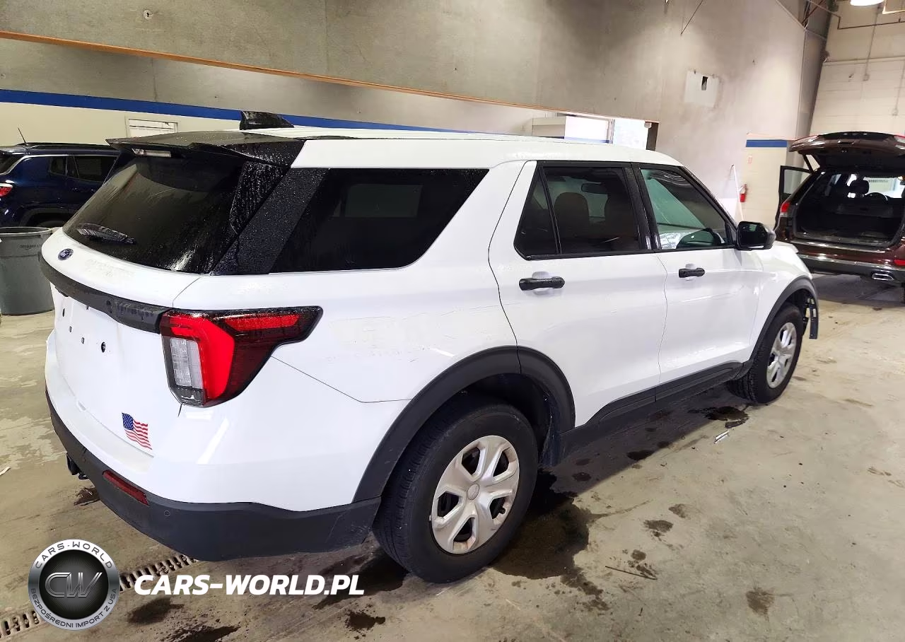 2025 Ford Explorer Police Interceptor VIN:1FM5K8AB0SGA17790 - 3