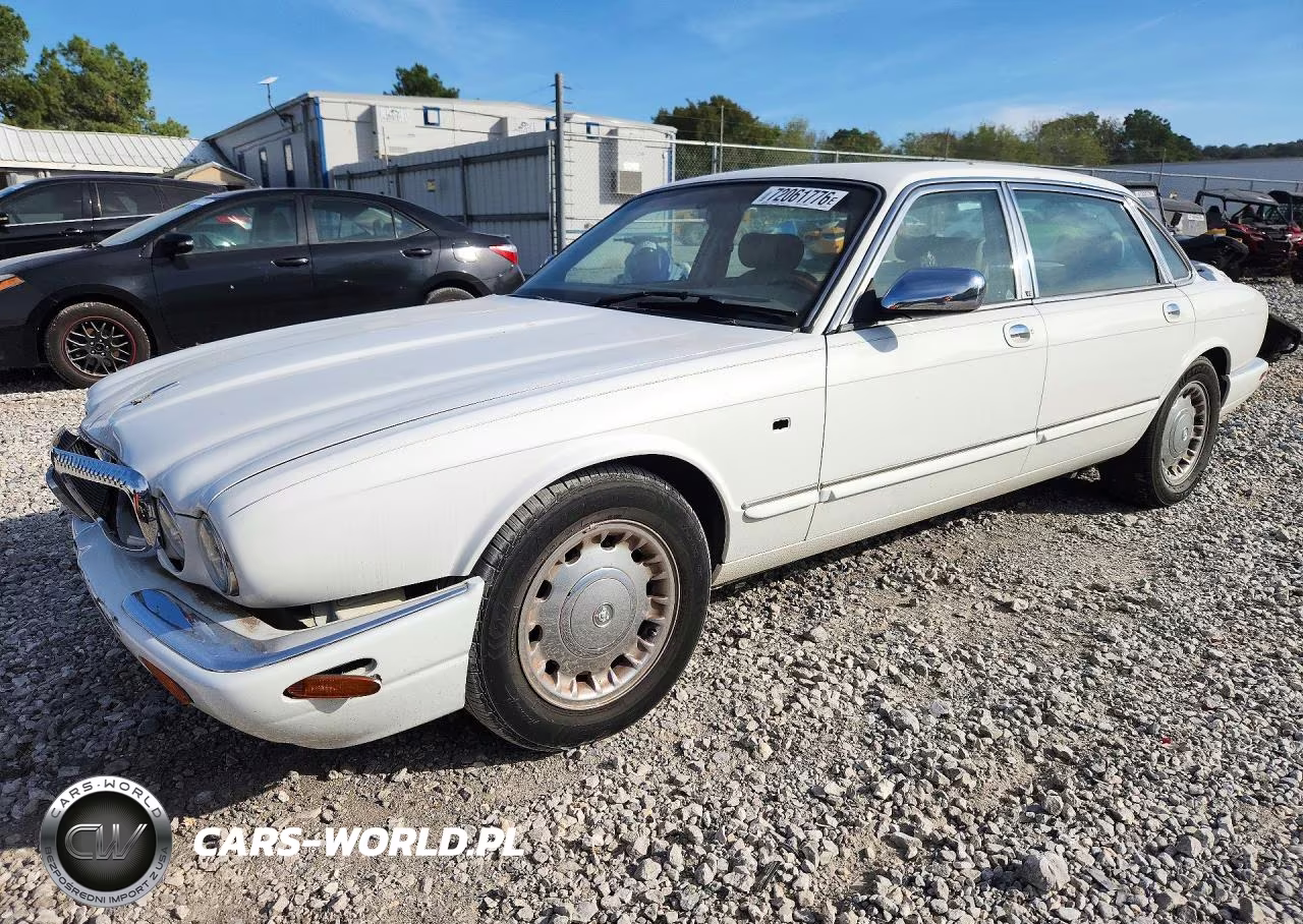 2000 Jaguar Vandenplas Majestic VIN:SAJDA24C4YLF14740 - 1