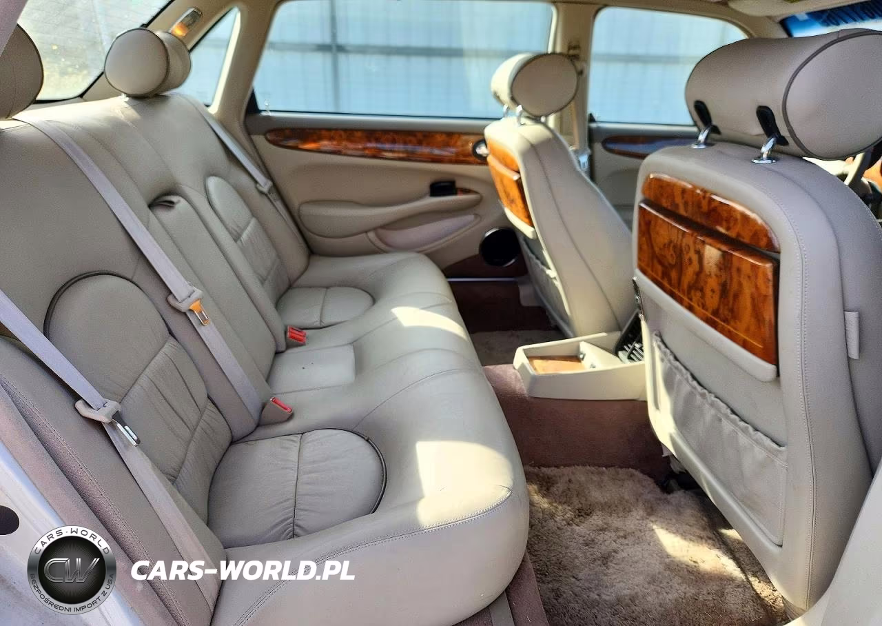 2000 Jaguar Vandenplas Majestic VIN:SAJDA24C4YLF14740 - 10