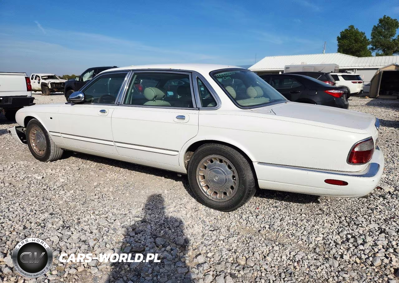 2000 Jaguar Vandenplas Majestic VIN:SAJDA24C4YLF14740 - 2