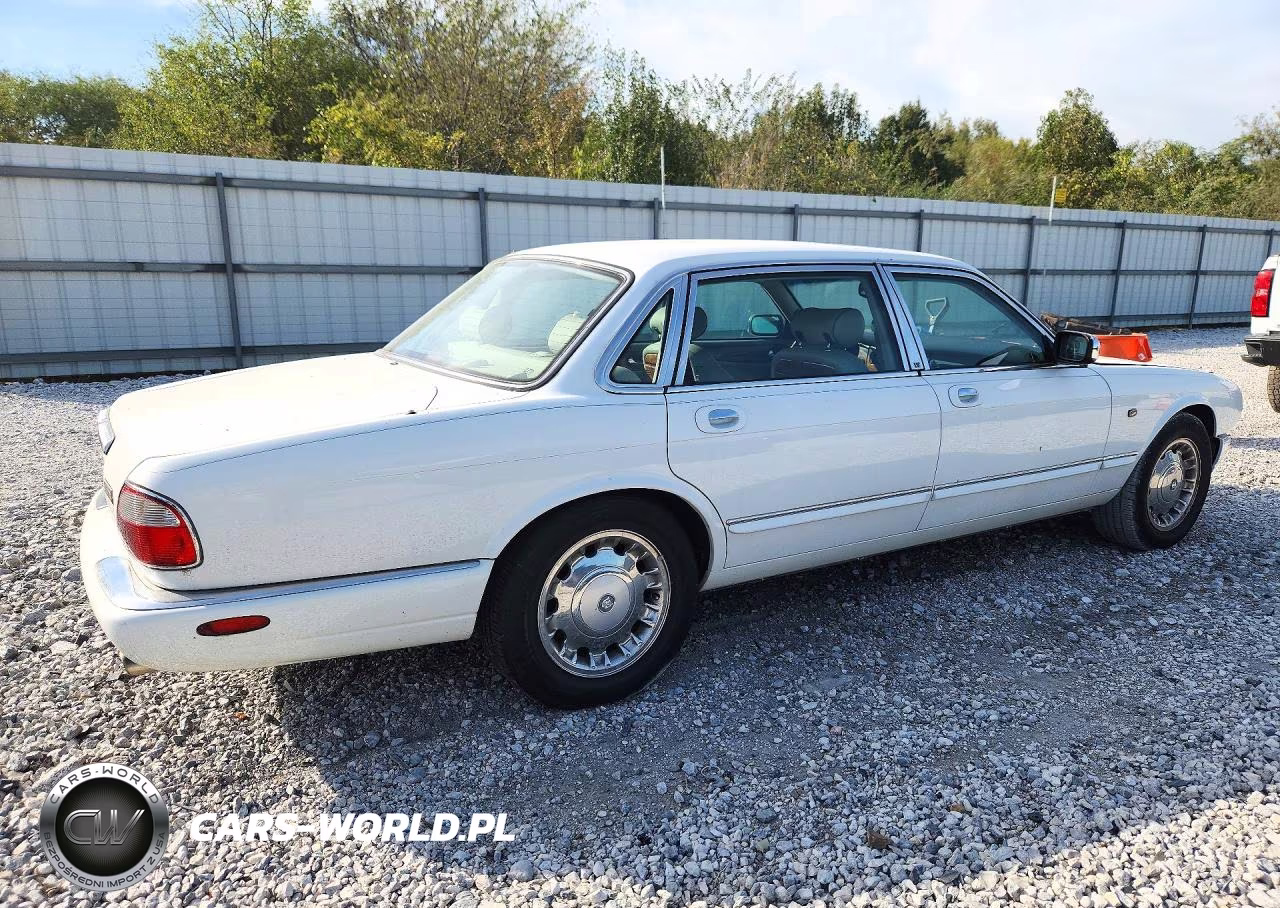 2000 Jaguar Vandenplas Majestic VIN:SAJDA24C4YLF14740 - 3