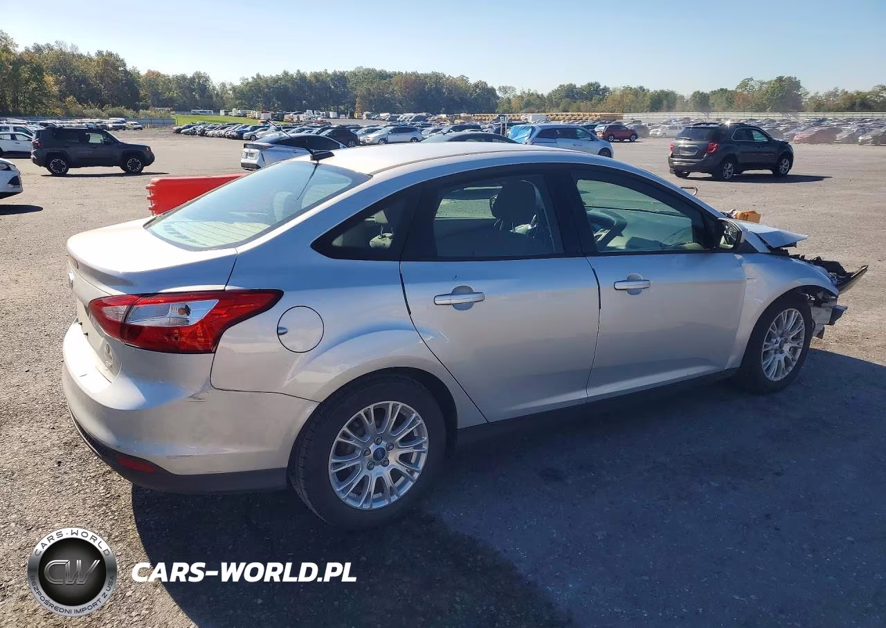 2012 Ford Focus Se VIN:1FAHP3F28CL197999 - 3
