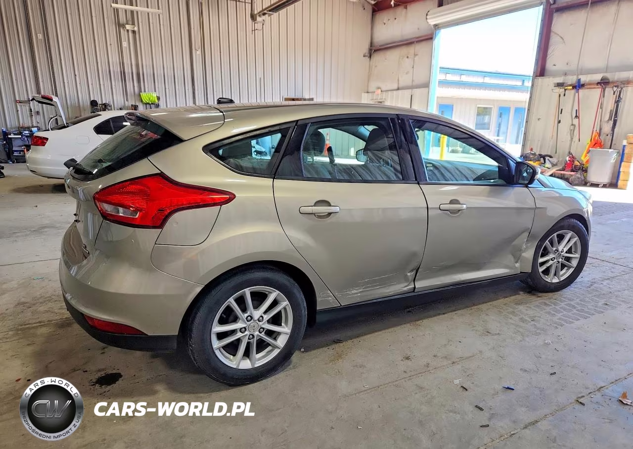 2016 Ford Focus Se VIN:1FADP3K22GL309111 - 3