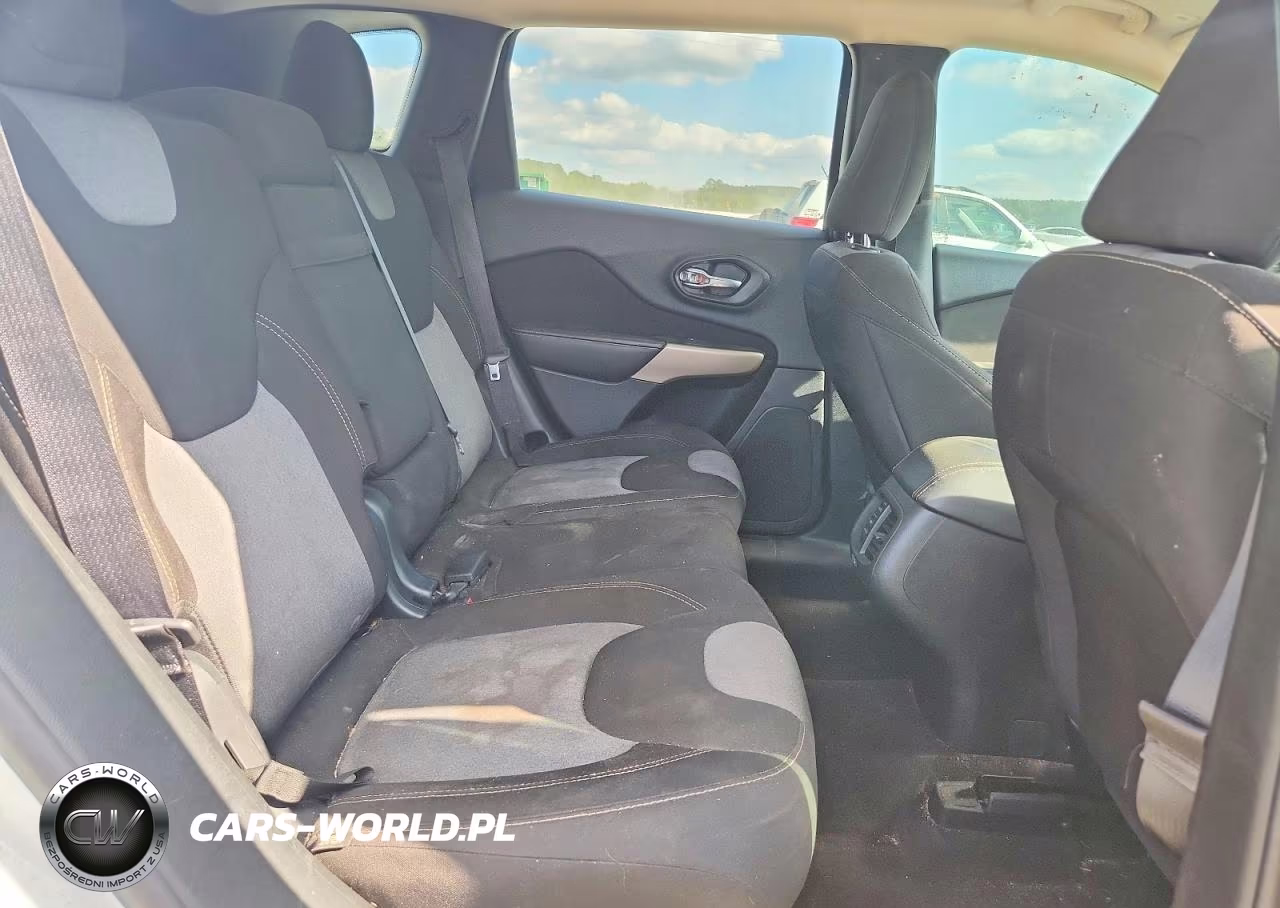2018 Jeep Cherokee Latitude VIN:1C4PJMCB4JD610106 - 11