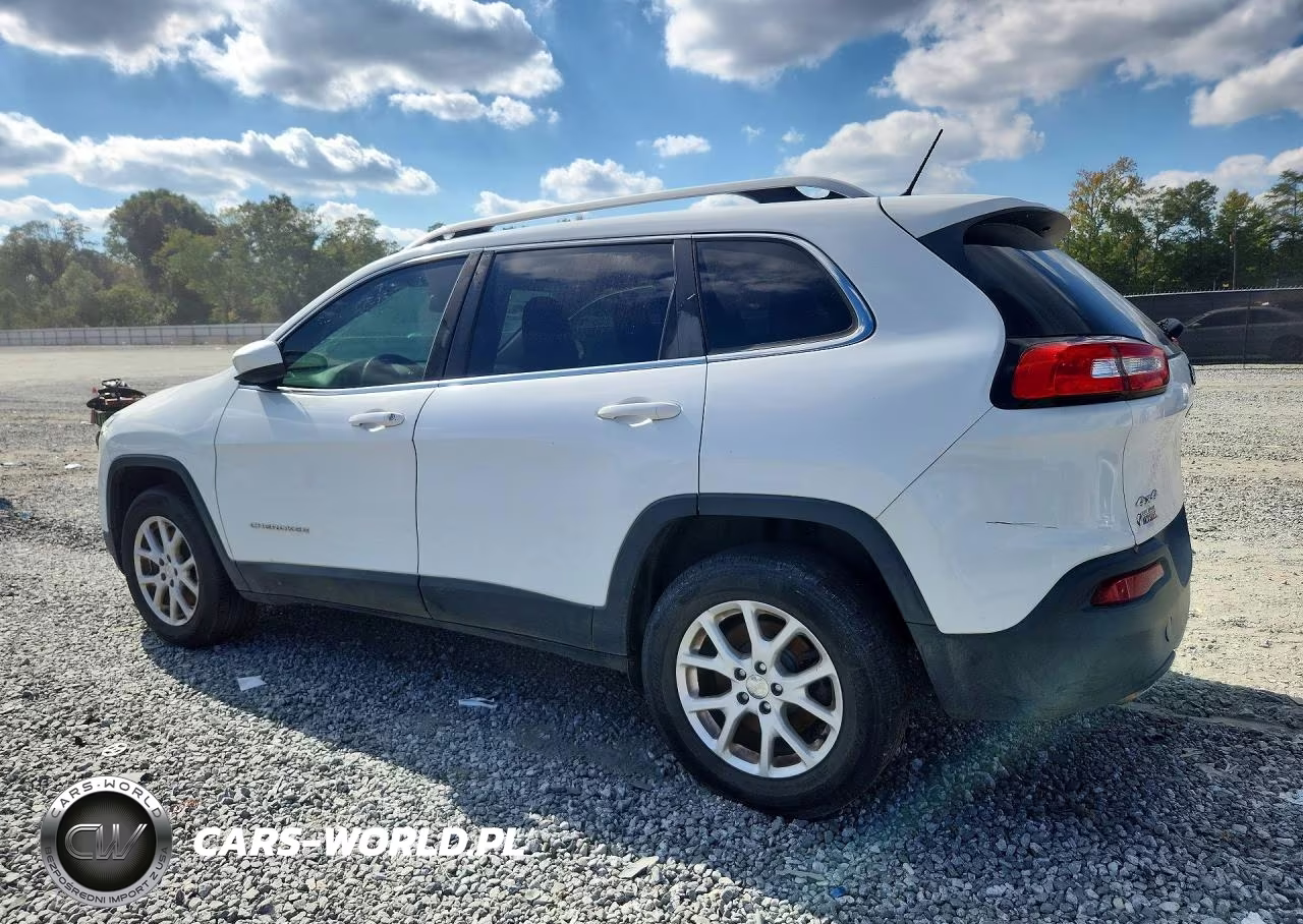 2018 Jeep Cherokee Latitude VIN:1C4PJMCB4JD610106 - 2