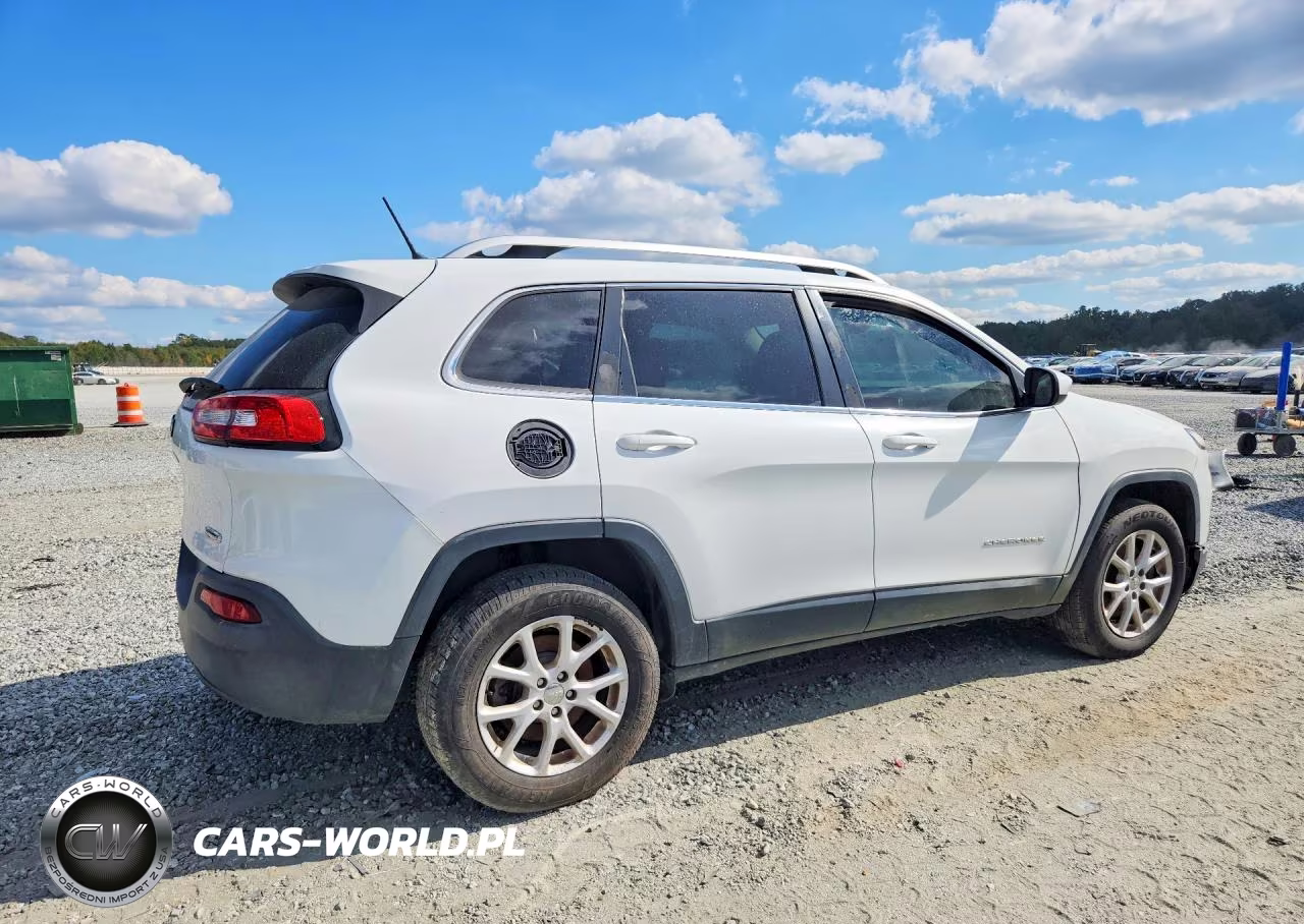2018 Jeep Cherokee Latitude VIN:1C4PJMCB4JD610106 - 3