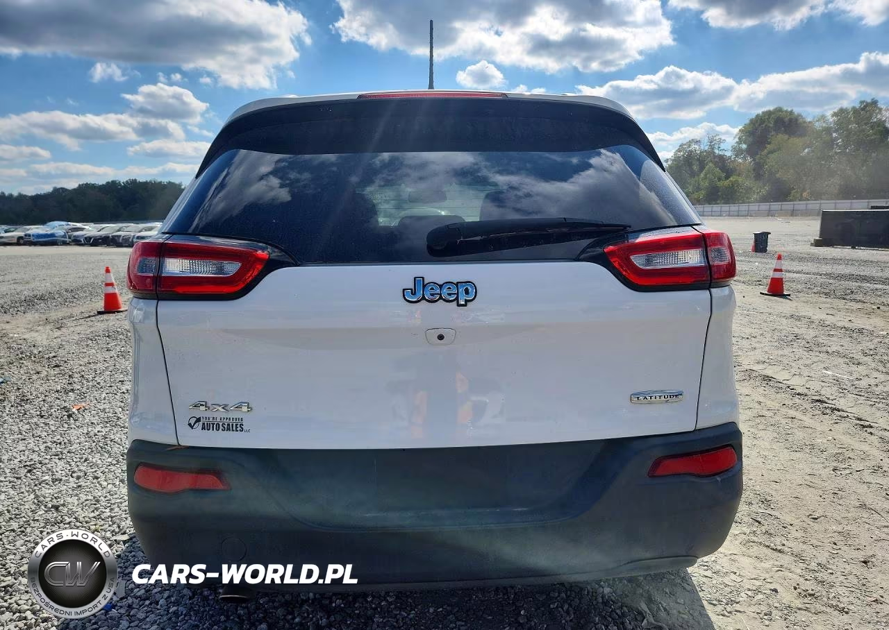 2018 Jeep Cherokee Latitude VIN:1C4PJMCB4JD610106 - 6
