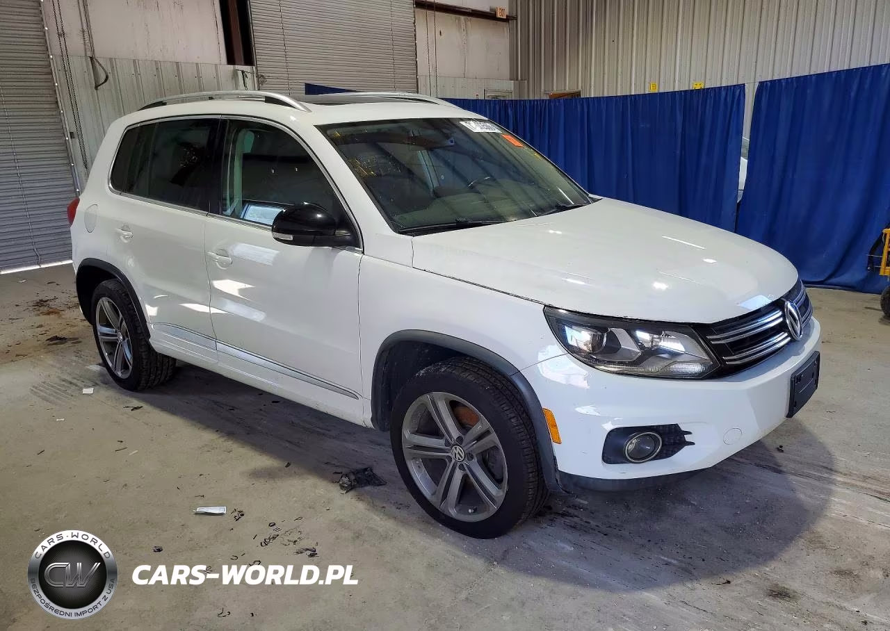 2017 Volkswagen Tiguan Sport VIN:WVGUV7AX8HK014831 - 4