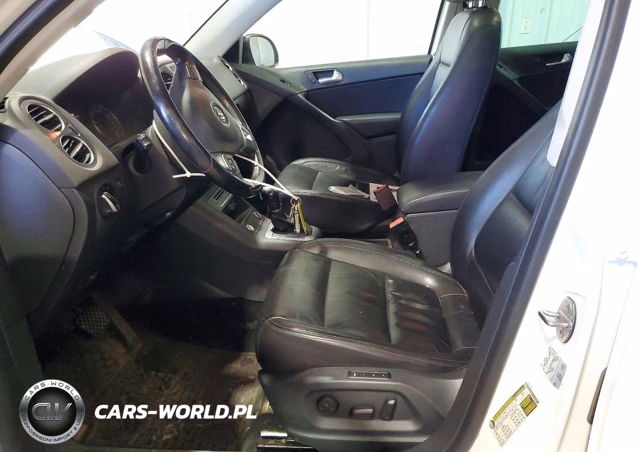 2017 Volkswagen Tiguan Sport VIN:WVGUV7AX8HK014831 - 7