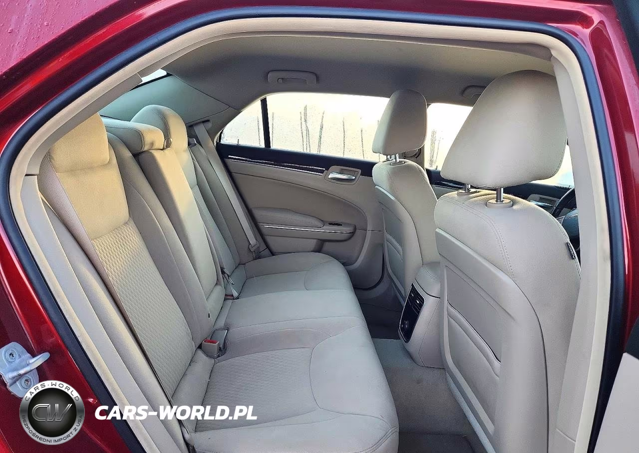 2012 Chrysler 300 VIN:2C3CCAAG0CH165492 - 10