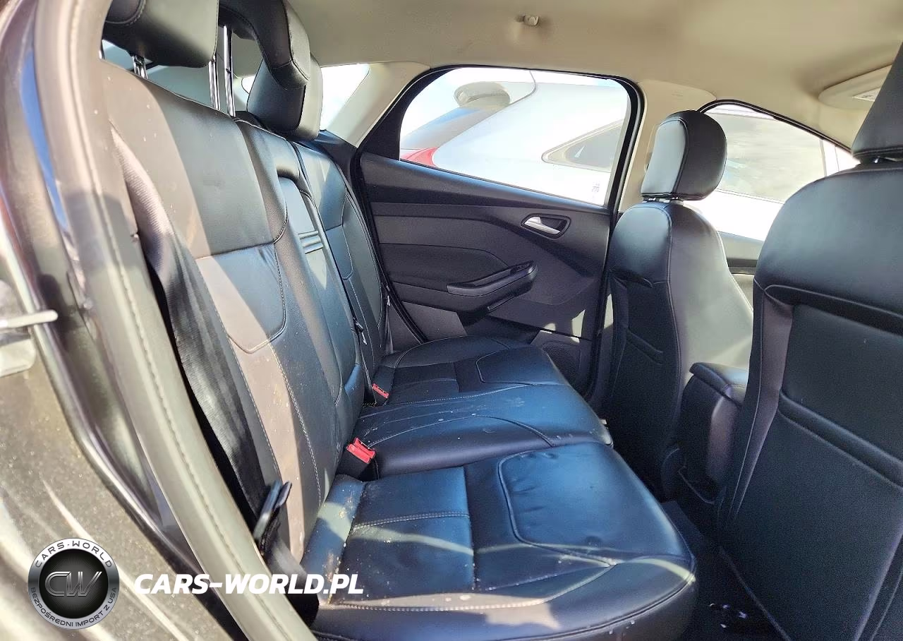 2016 Ford Focus Se VIN:1FADP3K29GL332935 - 10
