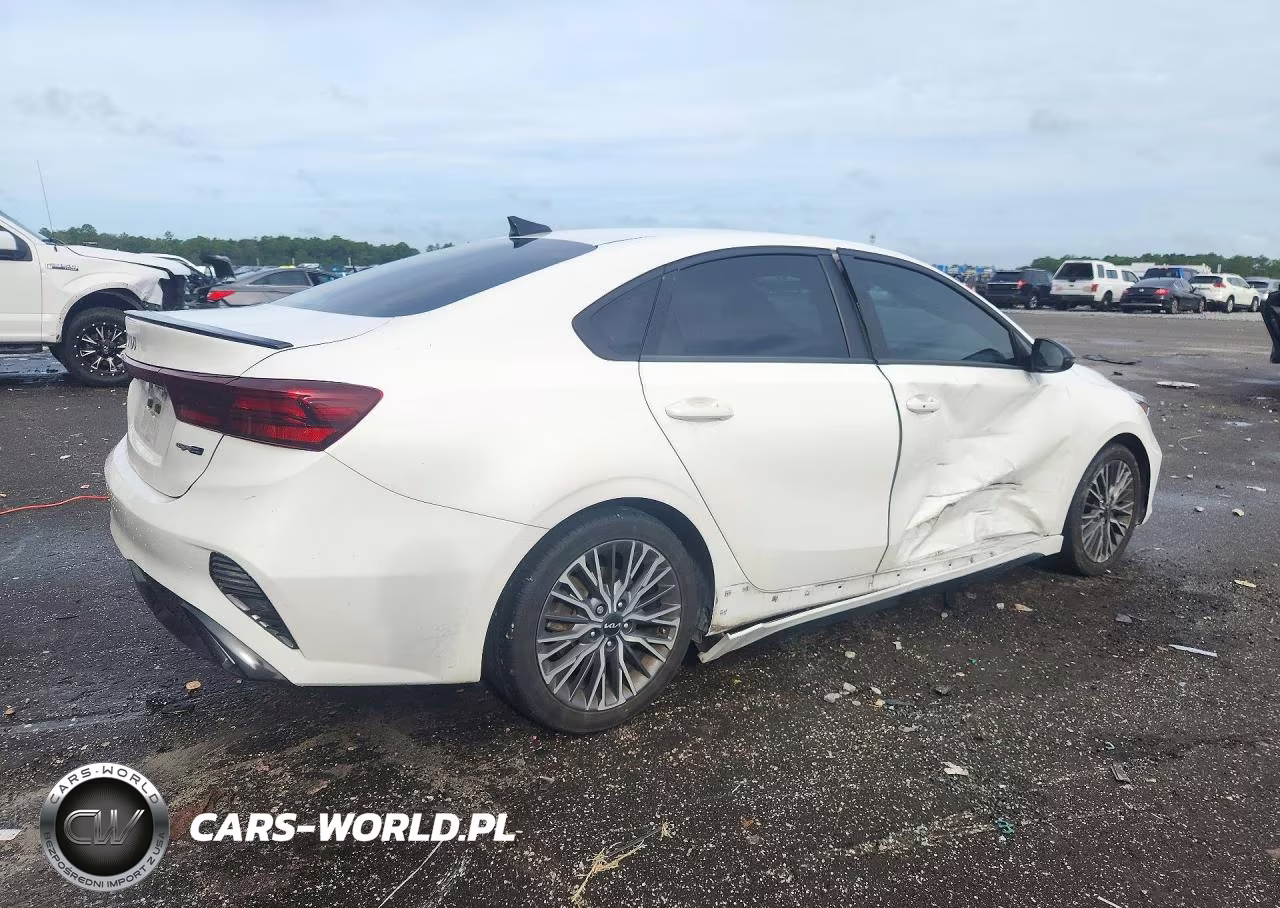 2023 Kia Forte Gt Line VIN:3KPF54AD4PE656952 - 3