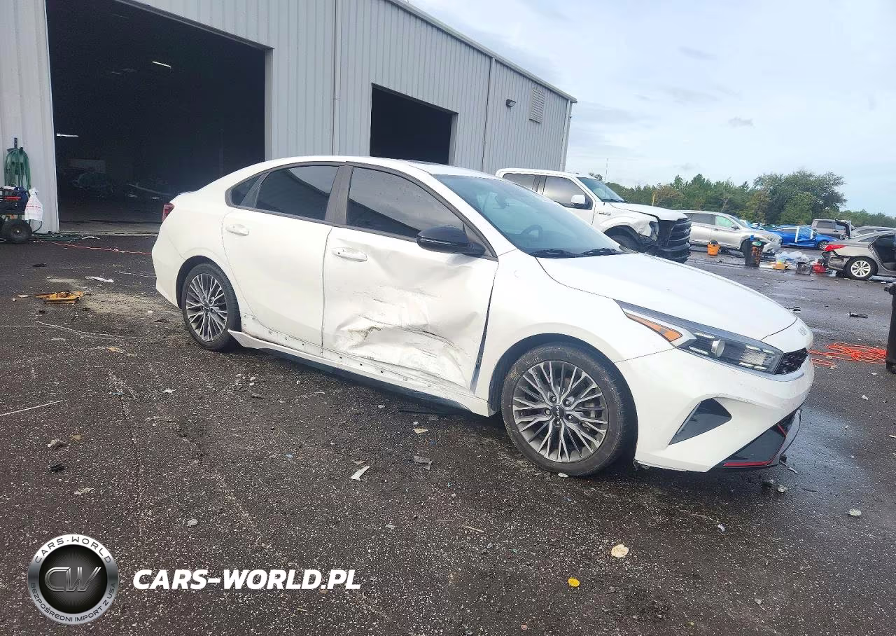 2023 Kia Forte Gt Line VIN:3KPF54AD4PE656952 - 4