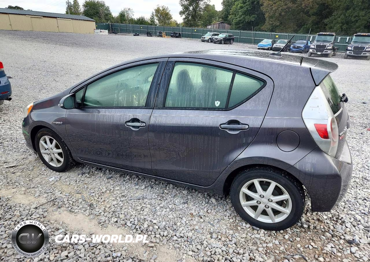 2012 Toyota Prius C Three VIN:JTDKDTB34C1513143 - 2