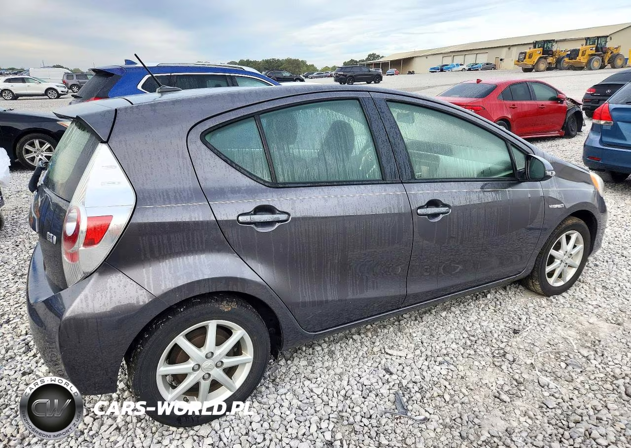 2012 Toyota Prius C Three VIN:JTDKDTB34C1513143 - 3