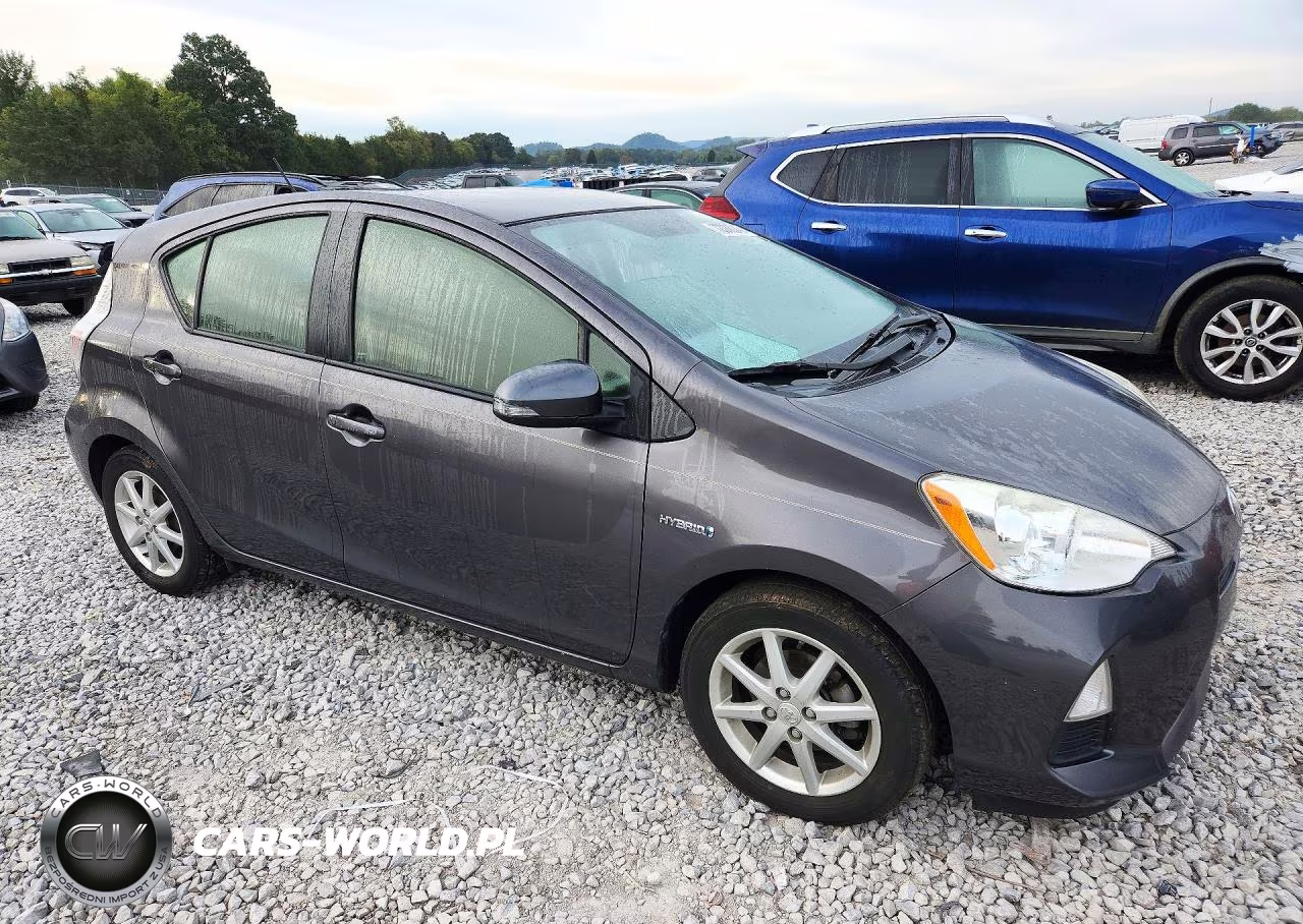 2012 Toyota Prius C Three VIN:JTDKDTB34C1513143 - 4