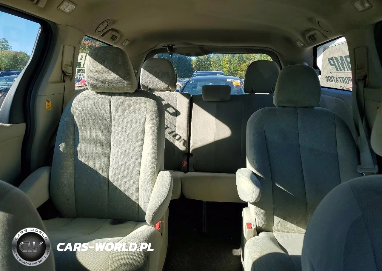 2011 Toyota Sienna Base 7-Passenger VIN:5TDZK3DCXBS030274 - 10