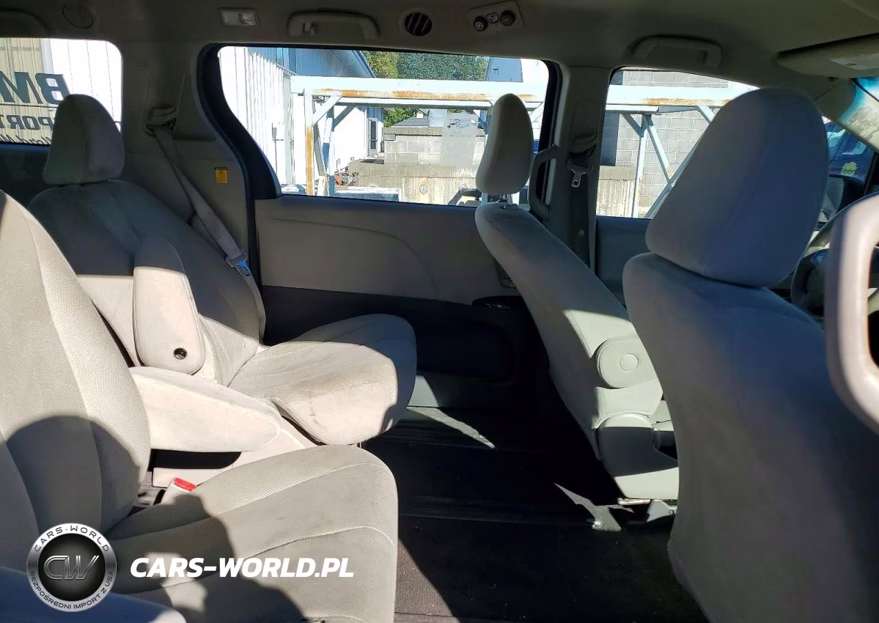 2011 Toyota Sienna Base 7-Passenger VIN:5TDZK3DCXBS030274 - 11
