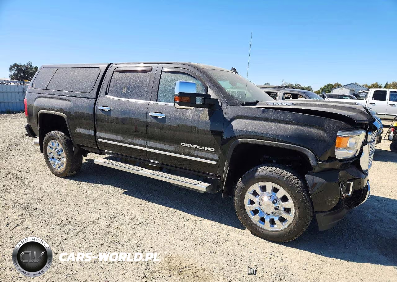 2018 GMC Sierra K2500 Denali VIN:1GT12UEYXJF158283 - 4