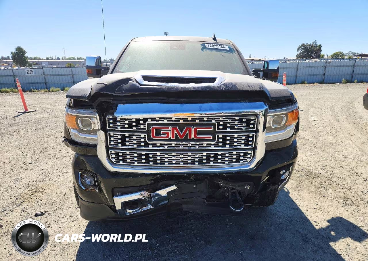 2018 GMC Sierra K2500 Denali VIN:1GT12UEYXJF158283 - 5