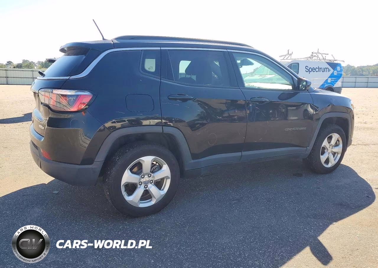 2019 Jeep Compass Latitude VIN:3C4NJDBB7KT650331 - 3
