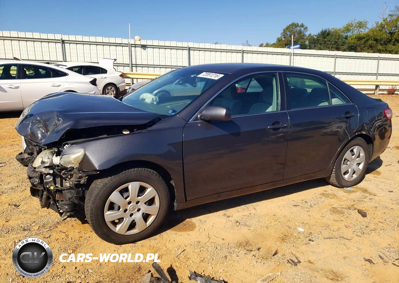2011 Toyota Camry Le – zdjęcie 1 z 12